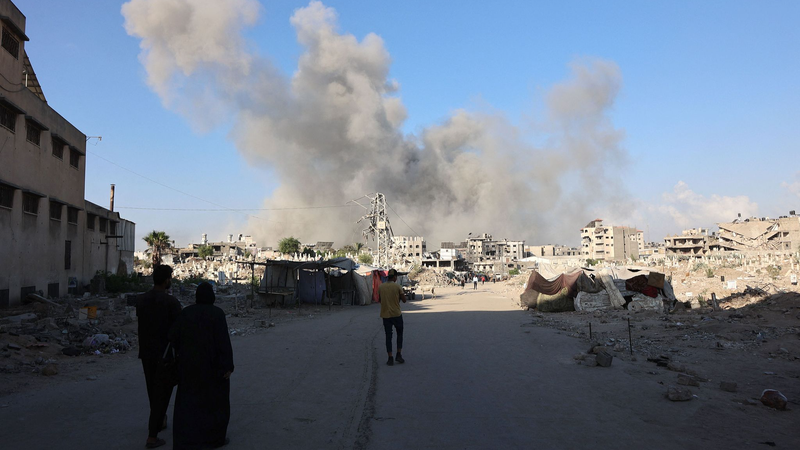 Israël intensifie le bombardement de la ville de Gaza face à un tollé mondial Israël intensifie le bombardement de la ville de Gaza face à un tollé mondial