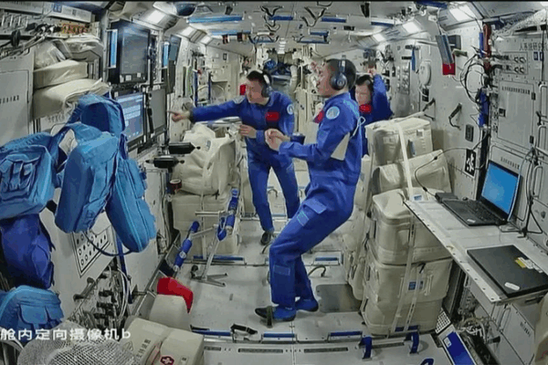 L’équipage de Shenzhou-20 propulse la science spatiale avec des expériences sur les plantes, les cellules et les robots L'équipage de Shenzhou-20 propulse la science spatiale avec des expériences sur les plantes, les cellules et les robots
