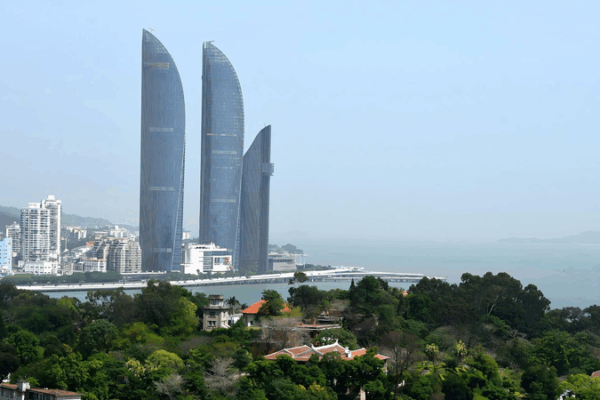 Tours jumelles de Xiamen : Voguer haut sur la côte est de la Chine Tours jumelles de Xiamen : Voguer haut sur la côte est de la Chine video poster
