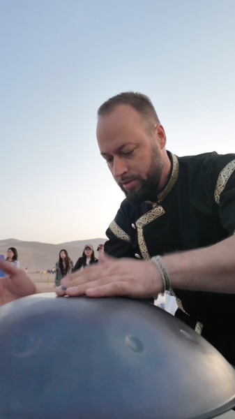 Un flash mob hongrois de handpan éblouit les visiteurs de Dunhuang Un flash mob hongrois de handpan éblouit les visiteurs de Dunhuang video poster