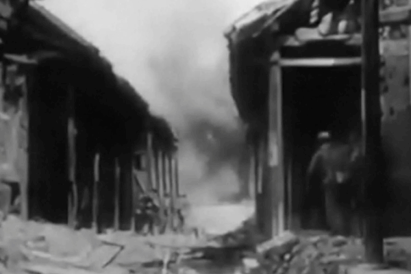 Mettre en lumière les sacrifices de la Chine continentale pendant la Seconde Guerre mondiale Mettre en lumière les sacrifices de la Chine continentale pendant la Seconde Guerre mondiale video poster