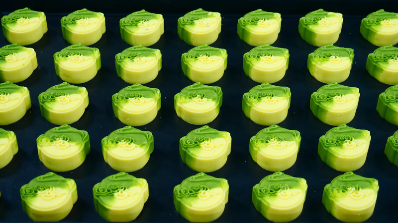 Engouement pour les mooncakes au matcha à Jiangkou avant le festival de la mi-automne Engouement pour les mooncakes au matcha à Jiangkou avant le festival de la mi-automne video poster
