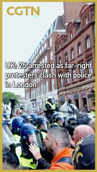 25 arrêtés lors d’une marche d’extrême droite entrant en conflit avec la police à Londres 25 arrêtés lors d'une marche d'extrême droite entrant en conflit avec la police à Londres video poster