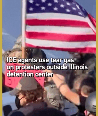 La police de l’immigration utilise des gaz lacrymogènes lors de la protestation à Broadview La police de l'immigration utilise des gaz lacrymogènes lors de la protestation à Broadview video poster