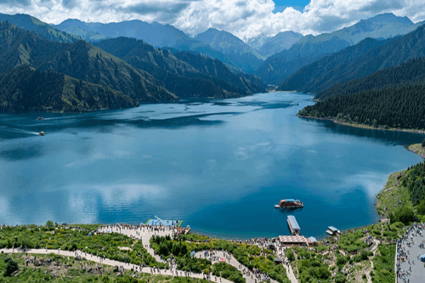 Évasion Alpine : Découvrez le lac Tianchi au Xinjiang Évasion Alpine : Découvrez le lac Tianchi au Xinjiang video poster