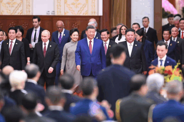 Xi Jinping dirige la réception du jour de la victoire à Pékin pour le 80e anniversaire Xi Jinping dirige la réception du jour de la victoire à Pékin pour le 80e anniversaire video poster