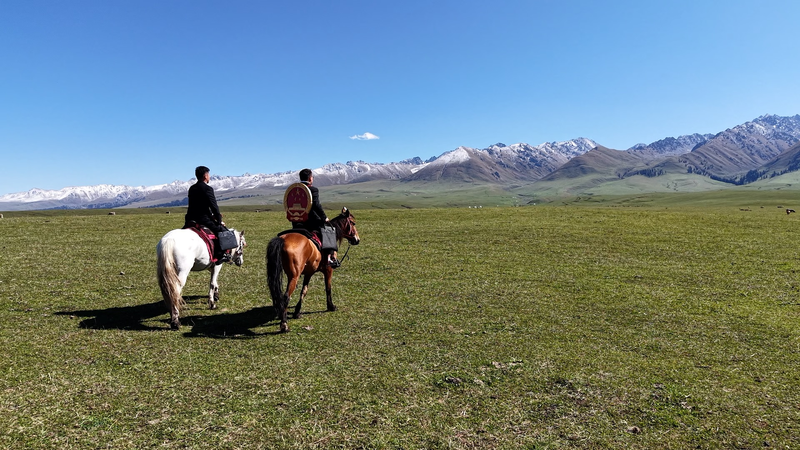 La rénovation rurale du Xinjiang parle plus fort que les critiques lointaines video poster