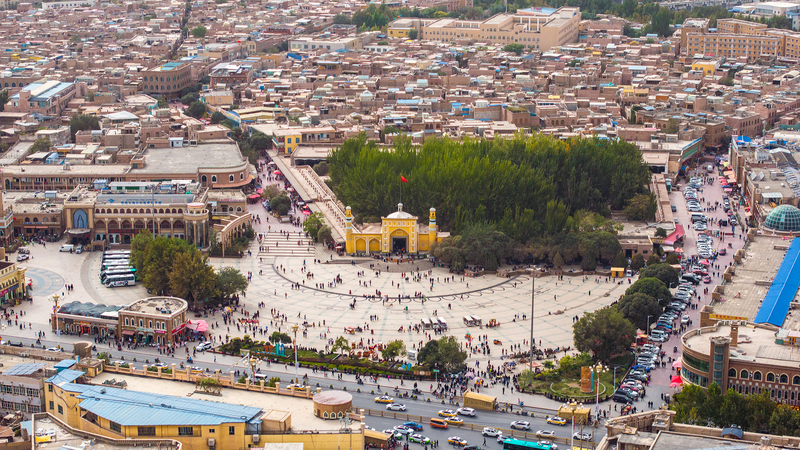 Xinjiang à 70 ans : Équilibrer foi, stabilité et progrès