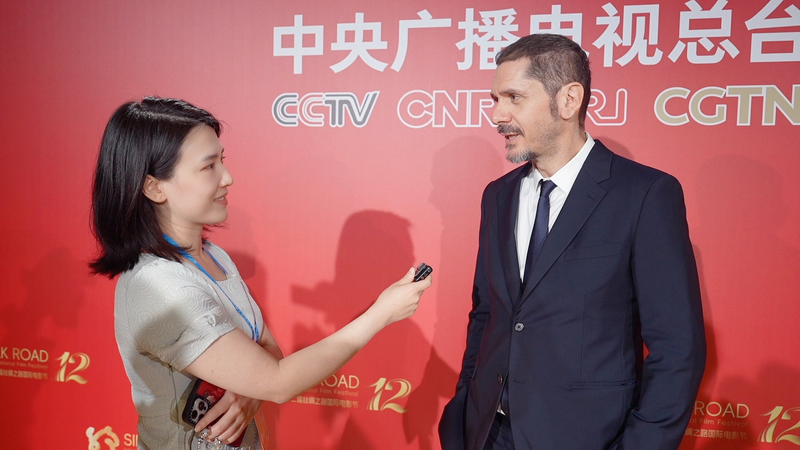 Le cinéma comme pont culturel : Gabriele Mainetti au festival de la Route de la Soie video poster