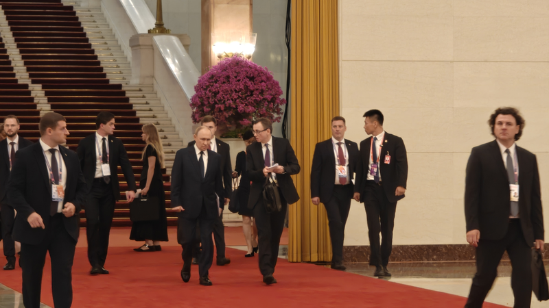 Poutine quitte le Grand Palais de Pékin après des entretiens avec Xi Poutine quitte le Grand Palais de Pékin après des entretiens avec Xi video poster