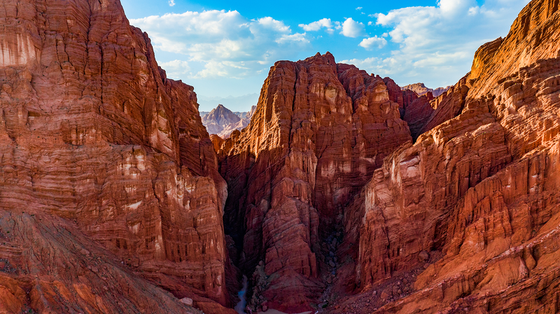 Plongez dans les Couleurs Mystiques du Grand Canyon de Tianshan à Aksu Plongez dans les Couleurs Mystiques du Grand Canyon de Tianshan à Aksu