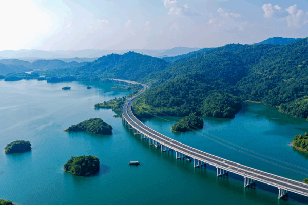 Échappez-vous au lac de l’Ouest de Lushan : Sérénité dans le Jiangxi Échappez-vous au lac de l'Ouest de Lushan : Sérénité dans le Jiangxi video poster