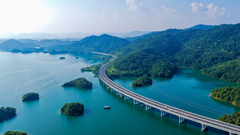 Échappez-vous au lac de l'Ouest de Lushan : Sérénité dans le Jiangxi video poster