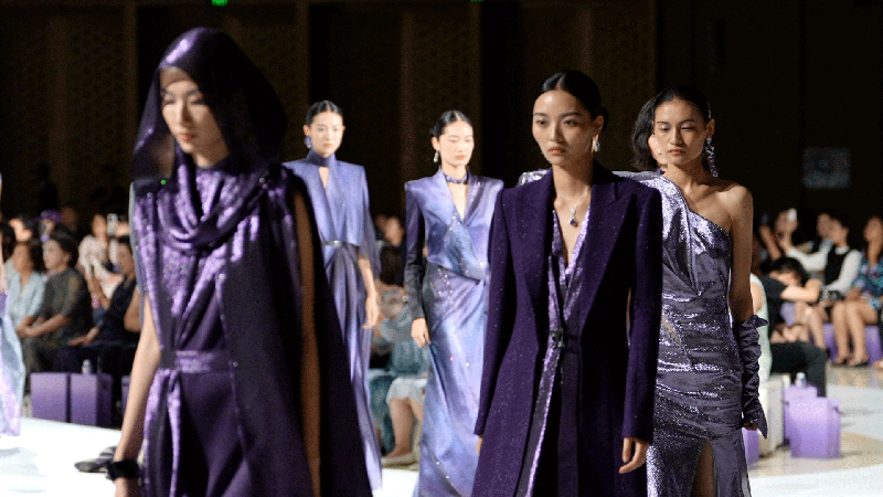 La Semaine de la Mode d'Automne 2025 en Chine démarre à Pékin video poster