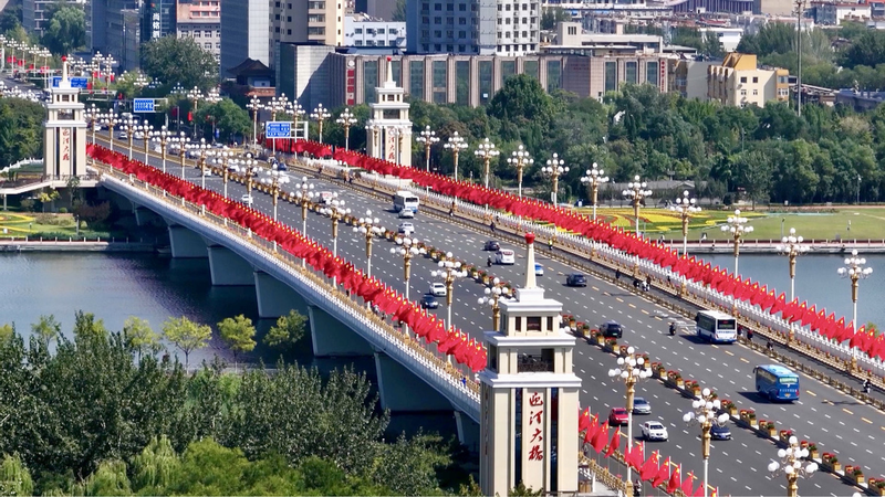 Shanxi s’éclaire en ‘Rouge Chine’ pour la Fête Nationale Shanxi s'éclaire en 'Rouge Chine' pour la Fête Nationale video poster
