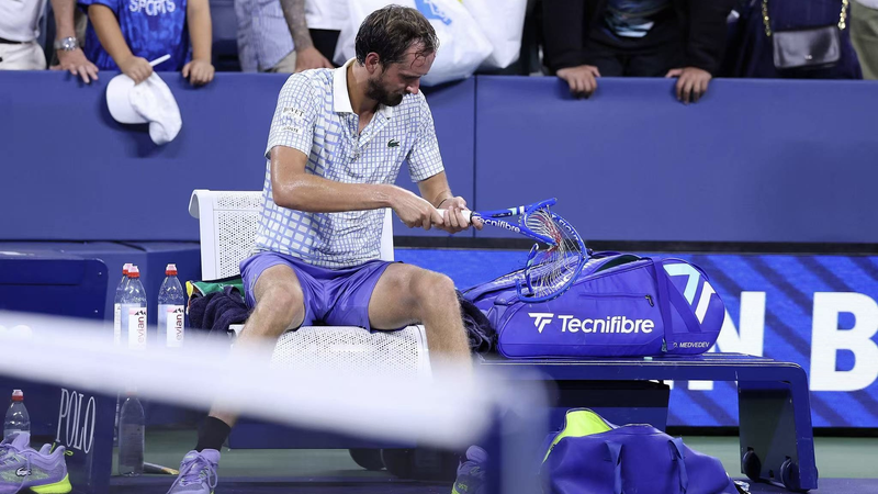 Drame de l’US Open : Triomphe de Djokovic, Lutte de Medvedev et une Finale Sinner-Alcaraz Drame_de_l_US_Open___Triomphe_de_Djokovic__Lutte_de_Medvedev_et_une_Finale_Sinner_Alcaraz video poster