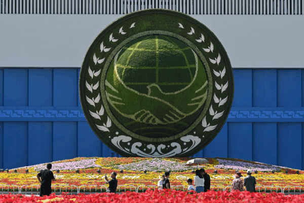 Xi Jinping ouvre la 25e réunion du Conseil des chefs d’État de l’OCS à Tianjin Xi Jinping ouvre la 25e réunion du Conseil des chefs d'État de l'OCS à Tianjin