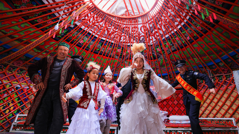 Comment l’unité ethnique stimule la croissance et la stabilité du Xinjiang Comment l'unité ethnique stimule la croissance et la stabilité du Xinjiang