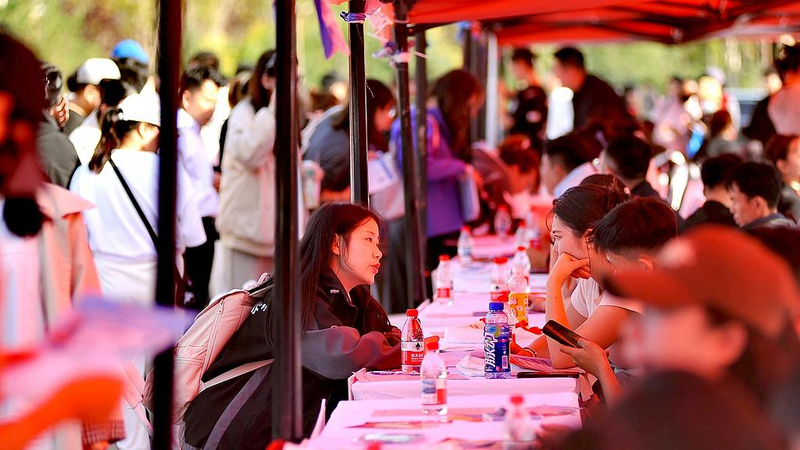 La Chine atteint près de 60 millions d’emplois urbains, dépassant l’objectif quinquennal La Chine atteint près de 60 millions d'emplois urbains, dépassant l'objectif quinquennal