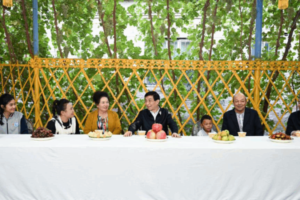 Une délégation visite Korla : Aperçus sur l’éducation et la santé au Xinjiang Une délégation visite Korla : Aperçus sur l'éducation et la santé au Xinjiang