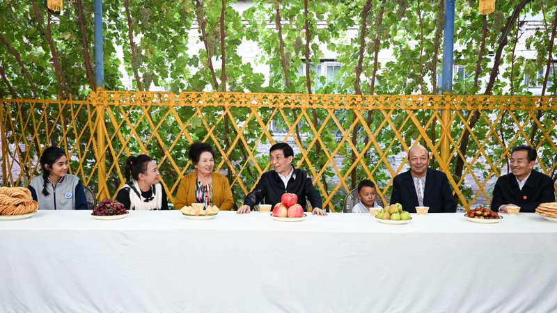 Une délégation visite Korla : Aperçus sur l'éducation et la santé au Xinjiang