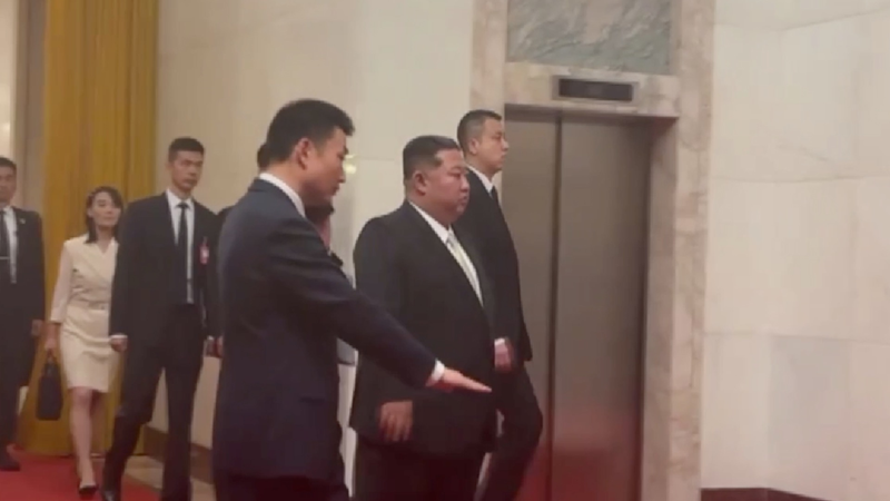 Kim Jong Un atterrit à Pékin pour des discussions avec Xi Jinping Kim Jong Un atterrit à Pékin pour des discussions avec Xi Jinping video poster
