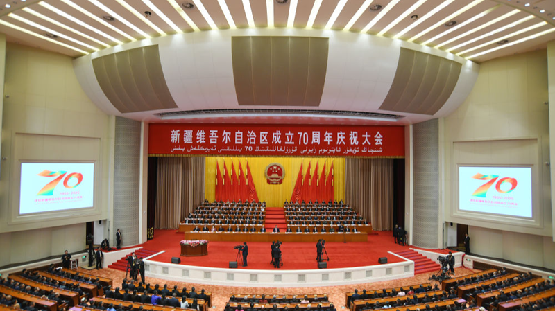 Xinjiang à 70 ans : de la pauvreté à un pôle de croissance moderne Xinjiang à 70 ans : de la pauvreté à un pôle de croissance moderne