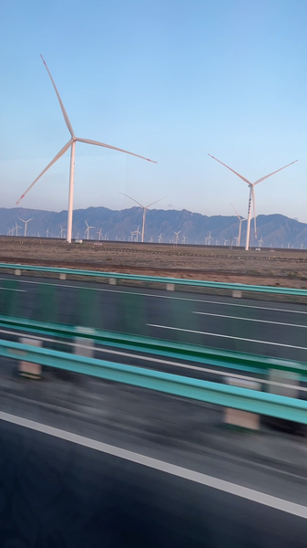 Dabancheng se transforme en la Vallée du Vent de la Chine video poster