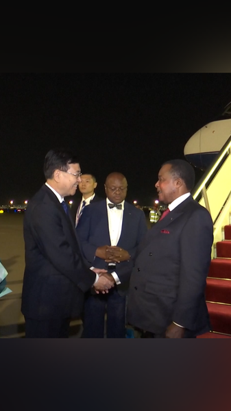 Le Président congolais arrive à Pékin pour les commémorations du 80e jour de la victoire Le Président congolais arrive à Pékin pour les commémorations du 80e jour de la victoire video poster