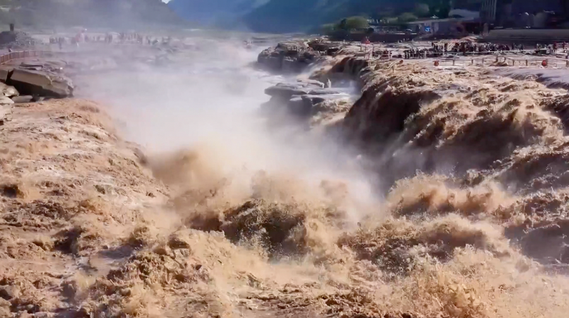 Le spectacle de vagues dorées de la cascade Hukou sur le continent chinois Le spectacle de vagues dorées de la cascade Hukou sur le continent chinois video poster