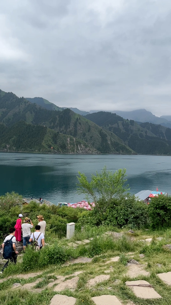 Lac Tianchi : Le joyau céleste caché du Xinjiang Lac Tianchi : Le joyau céleste caché du Xinjiang video poster