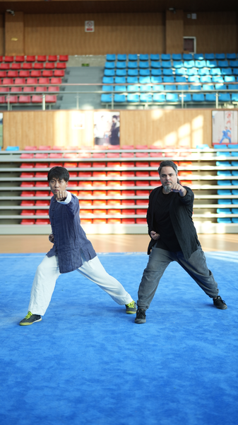 Bajiquan : L’art martial chinois explosif qui relie toutes les générations Bajiquan : L'art martial chinois explosif qui relie toutes les générations video poster