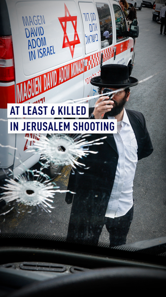 Une fusillade mortelle à un arrêt de bus à Jérusalem fait six morts alors qu’Israël accepte un plan de cessez-le-feu Une fusillade mortelle à un arrêt de bus à Jérusalem fait six morts alors qu'Israël accepte un plan de cessez-le-feu video poster