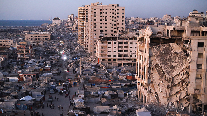 Attaques intenses sur la ville de Gaza forcent les familles à fuir