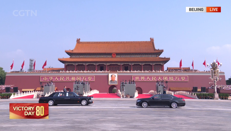 Xi Jinping passe en revue les troupes lors du défilé du 80e anniversaire de la victoire de la Seconde Guerre mondiale à Pékin Xi Jinping passe en revue les troupes lors du défilé du 80e anniversaire de la victoire de la Seconde Guerre mondiale à Pékin