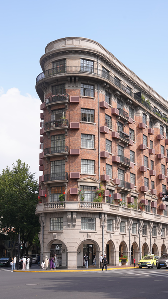 Le rythme quotidien de Shanghai : L’art de vivre sous les platanes Le_rythme_quotidien_de_Shanghai___L_art_de_vivre_sous_les_platanes video poster