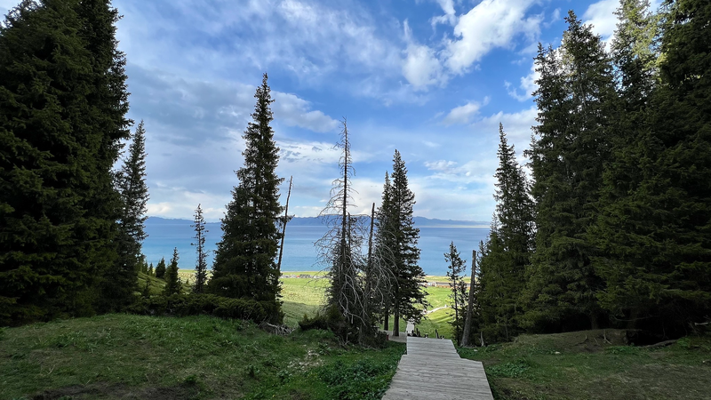 Le_spectacle_nuageux_de_Songshutou_au_dessus_du_lac_Sayram video poster