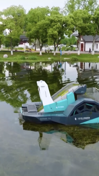 Les_nettoyeurs_robots_de_Shenzhen___le_nettoyage_urbain_devient_autonome video poster