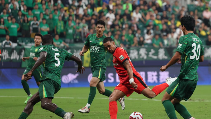 Le triplé de Leonardo alimente la course au titre du CSL pour Shanghai Port Le triplé de Leonardo alimente la course au titre du CSL pour Shanghai Port