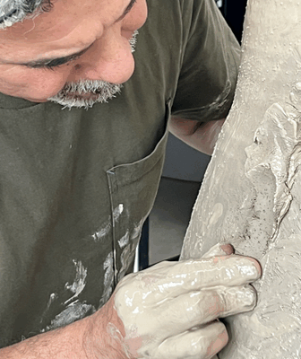 L’artiste irakien découvre la haute technologie et la tradition dans les céramiques de Jingdezhen L’artiste irakien découvre la haute technologie et la tradition dans les céramiques de Jingdezhen video poster