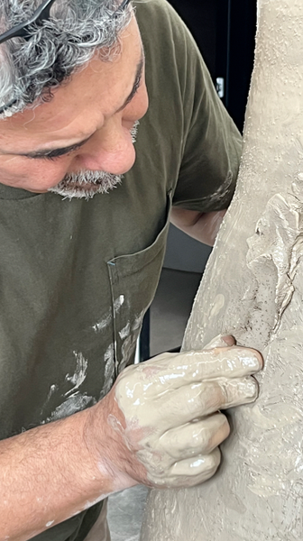 L’artiste irakien découvre la haute technologie et la tradition dans les céramiques de Jingdezhen video poster