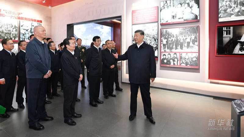 Xi visite l’exposition du Xinjiang célébrant 70 ans de progrès Xi visite l'exposition du Xinjiang célébrant 70 ans de progrès