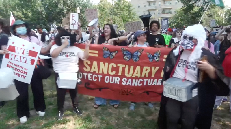 Protestations à D.C. : La jeunesse exige l’arrêt des troupes fédérales Protestations à D.C. : La jeunesse exige l'arrêt des troupes fédérales video poster