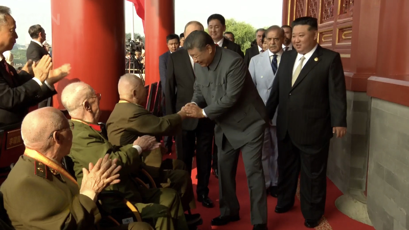 Le président Xi Jinping salue les vétérans à Tian’anmen pour le 80e anniversaire Le président Xi Jinping salue les vétérans à Tian’anmen pour le 80e anniversaire video poster