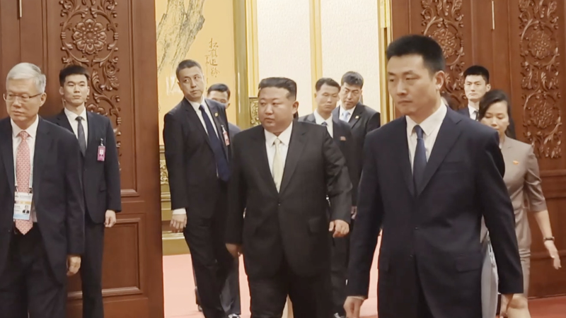 Kim Jong Un rencontre Xi à Pékin : Un nouveau chapitre dans les relations RPDC-Chine Kim Jong Un rencontre Xi à Pékin : Un nouveau chapitre dans les relations RPDC-Chine video poster