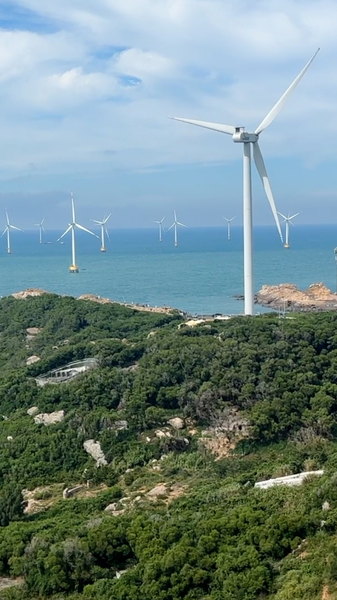 Île de Pingtan : Vents marins, éoliennes et aventures insulaires Île de Pingtan : Vents marins, éoliennes et aventures insulaires video poster
