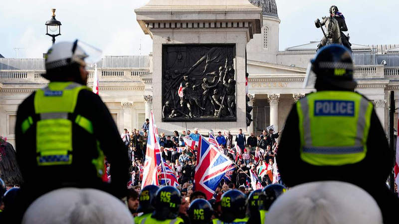 Plus de 100 000 manifestants à Londres lors de la marche d’extrême-droite anti-immigration Plus de 100 000 manifestants à Londres lors de la marche d'extrême-droite anti-immigration