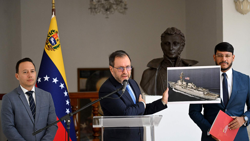 Le Venezuela accuse un destroyer américain d’avoir illégalement arraisonné un bateau de pêche Le Venezuela accuse un destroyer américain d'avoir illégalement arraisonné un bateau de pêche