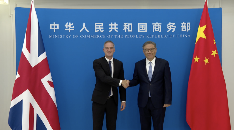 La Chine et le Royaume-Uni relancent les discussions commerciales pour l’énergie verte et l’innovation La Chine et le Royaume-Uni relancent les discussions commerciales pour l'énergie verte et l'innovation video poster
