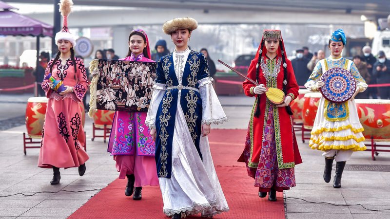 Xinjiang à 70 ans : De frontière intérieure à plaque tournante du commerce mondial Xinjiang à 70 ans : De frontière intérieure à plaque tournante du commerce mondial